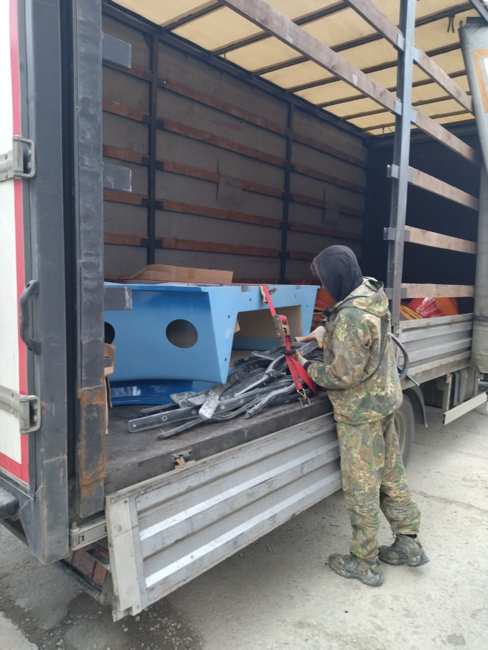 Аттракцион разобранный из с.Мысхако в Ростов-На-Дону